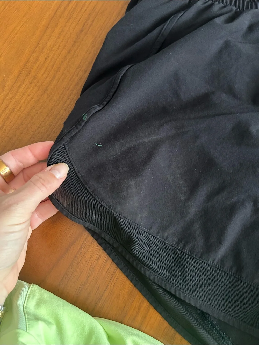 Athleta Mesh Racer Run Short 4“ Lot of 2 Black & Yellow Green - Picture 4 of 7